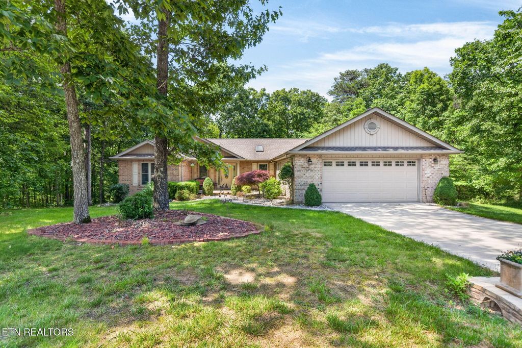 Photo of 657 Lakeview Drive, Crossville, TN 38558 (MLS # 1344328)