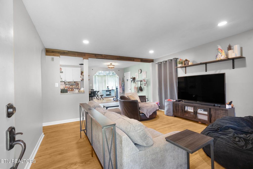 Photo of 105 Henley Rd, Oak Ridge, TN 37830 (MLS # 1337179)