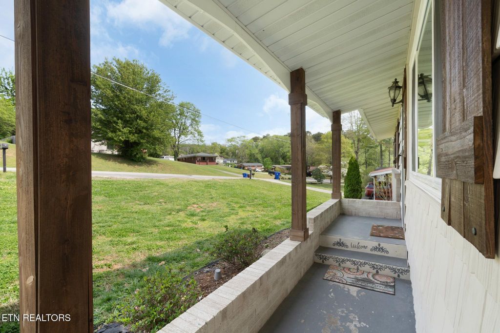 Photo of 105 Henley Rd, Oak Ridge, TN 37830 (MLS # 1337179)