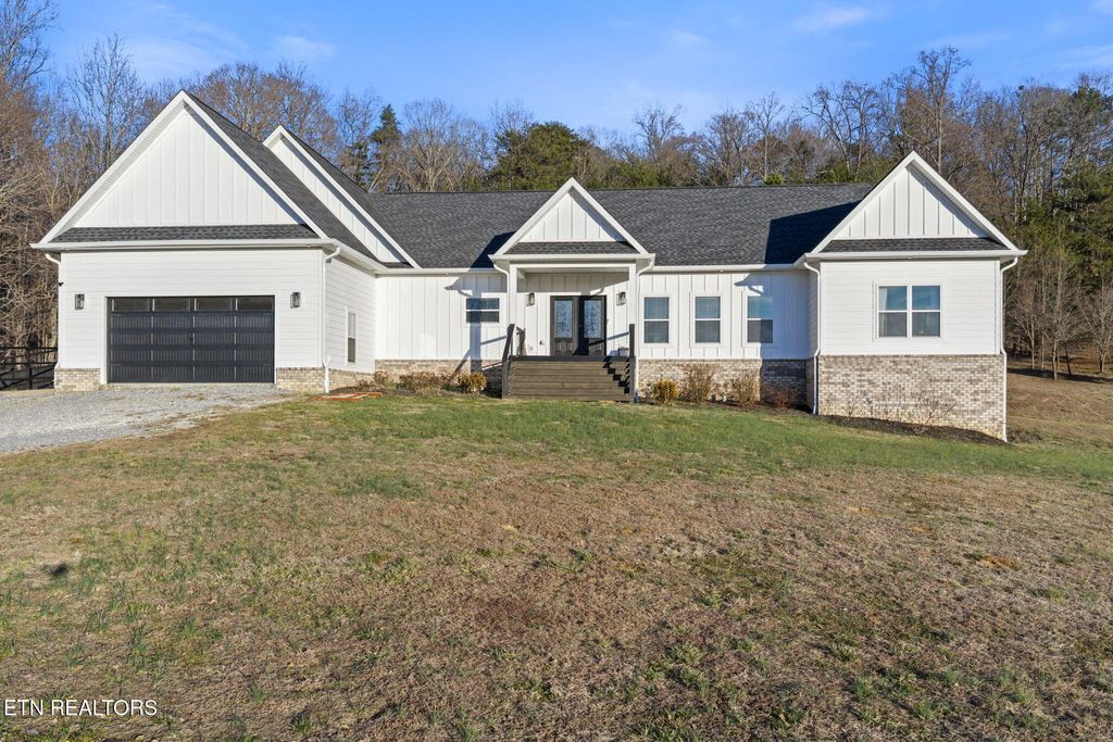 Photo of 916 Zirkle Rd, Dandridge, TN 37725 (MLS # 1329369)
