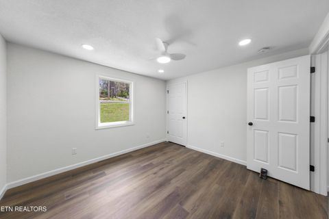 Tiny photo for 414 W Hemlock St, LaFollette, TN 37766 (MLS # 1320132)