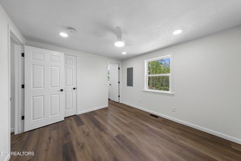 Tiny photo for 414 W Hemlock St, LaFollette, TN 37766 (MLS # 1320132)