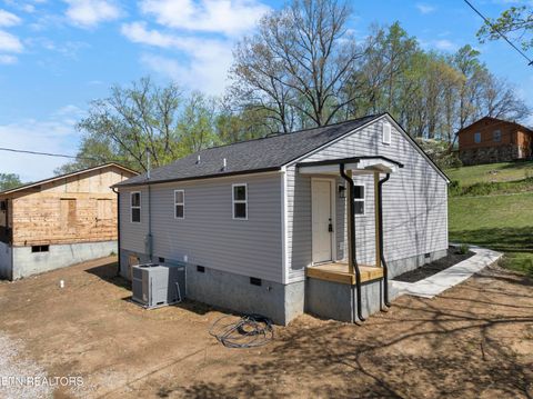 Tiny photo for 414 W Hemlock St, LaFollette, TN 37766 (MLS # 1320132)