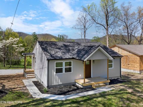 Tiny photo for 414 W Hemlock St, LaFollette, TN 37766 (MLS # 1320132)