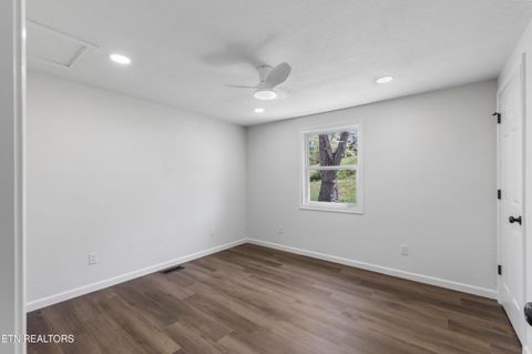 Tiny photo for 414 W Hemlock St, LaFollette, TN 37766 (MLS # 1320132)