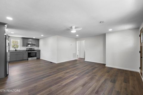 Tiny photo for 414 W Hemlock St, LaFollette, TN 37766 (MLS # 1320132)