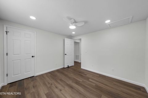 Tiny photo for 414 W Hemlock St, LaFollette, TN 37766 (MLS # 1320132)