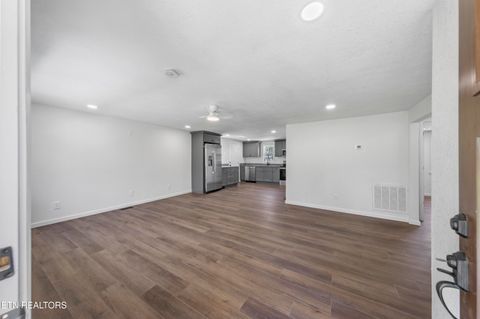 Tiny photo for 414 W Hemlock St, LaFollette, TN 37766 (MLS # 1320132)