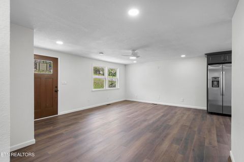 Tiny photo for 414 W Hemlock St, LaFollette, TN 37766 (MLS # 1320132)