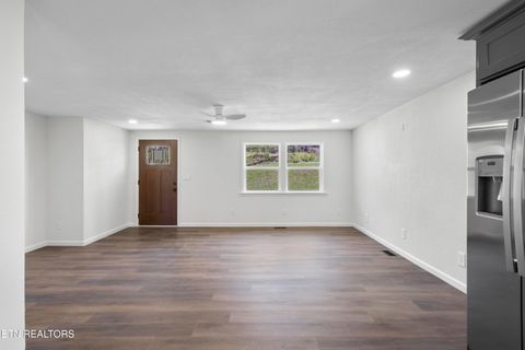 Tiny photo for 414 W Hemlock St, LaFollette, TN 37766 (MLS # 1320132)