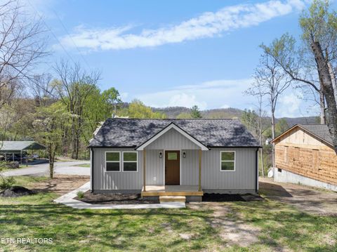 Tiny photo for 414 W Hemlock St, LaFollette, TN 37766 (MLS # 1320132)