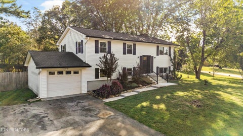 Photo of 712 Owl Hollow Rd, Knoxville, TN 37923 (MLS # 1358140)