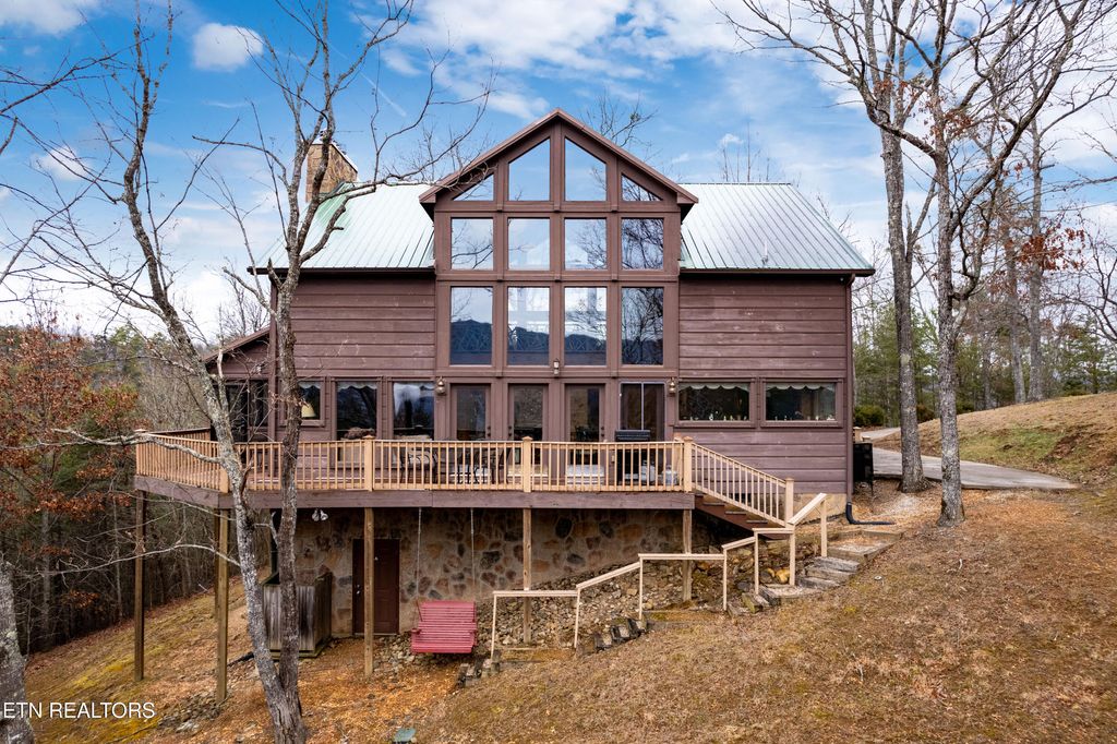 Photo of 504 Twin Oak Mountain Lane, Townsend, TN 37882 (MLS # 1318800)