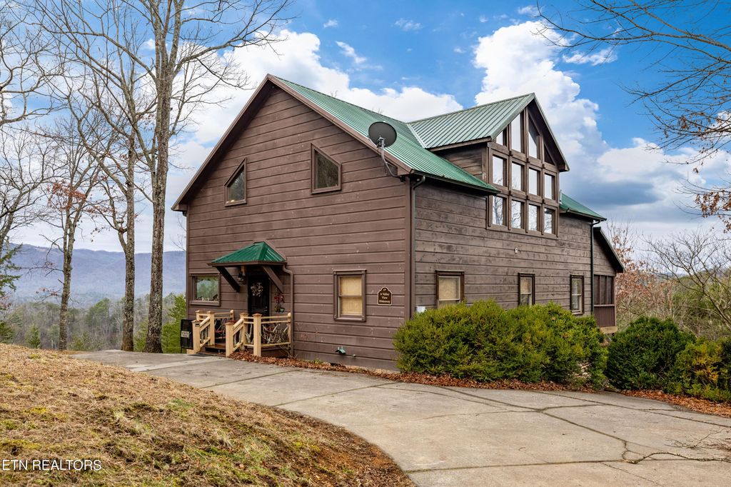 Photo of 504 Twin Oak Mountain Lane, Townsend, TN 37882 (MLS # 1318800)