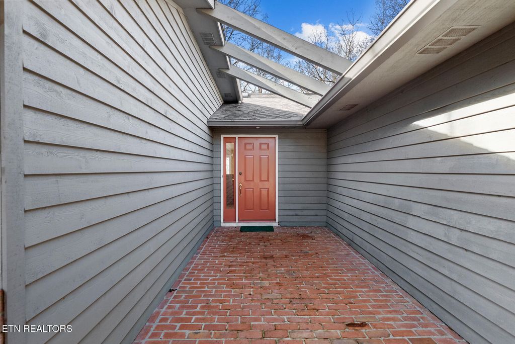 Photo of 142 Rolling Green Drive, Crossville, TN 38558 (MLS # 1329730)