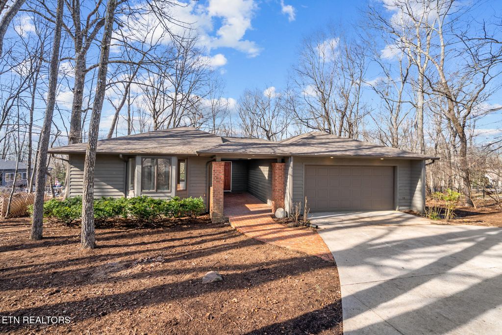 Photo of 142 Rolling Green Drive, Crossville, TN 38558 (MLS # 1329730)