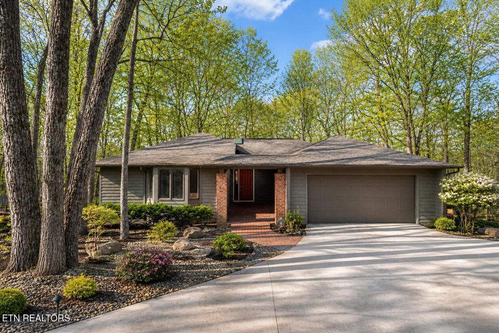 Photo of 142 Rolling Green Drive, Crossville, TN 38558 (MLS # 1329730)