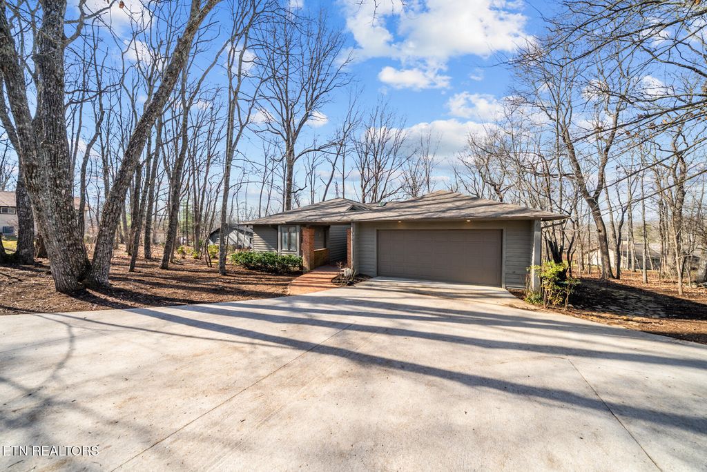 Photo of 142 Rolling Green Drive, Crossville, TN 38558 (MLS # 1329730)