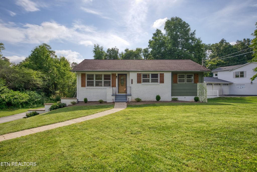 Photo of 916 Mallory Rd, Knoxville, TN 37919 (MLS # 1345723)