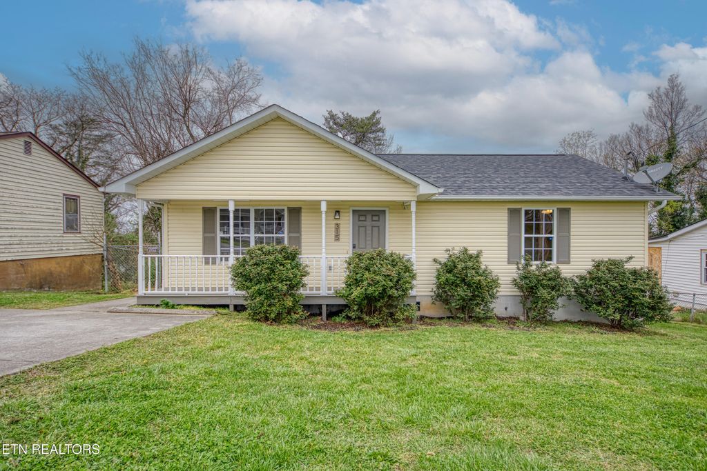Photo of 315 Landau Drive, Maryville, TN 37801 (MLS # 1335179)