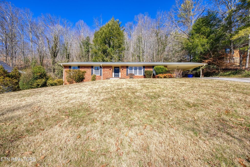 Photo of 108 Canterbury Rd, Oak Ridge, TN 37830 (MLS # 1329624)