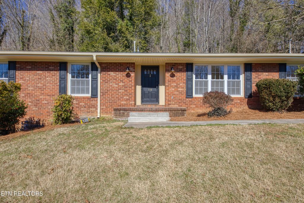 Photo of 108 Canterbury Rd, Oak Ridge, TN 37830 (MLS # 1329624)