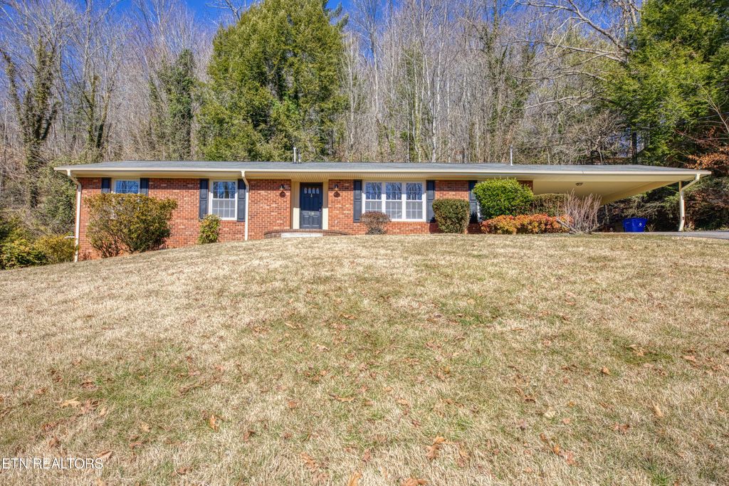 Photo of 108 Canterbury Rd, Oak Ridge, TN 37830 (MLS # 1329624)