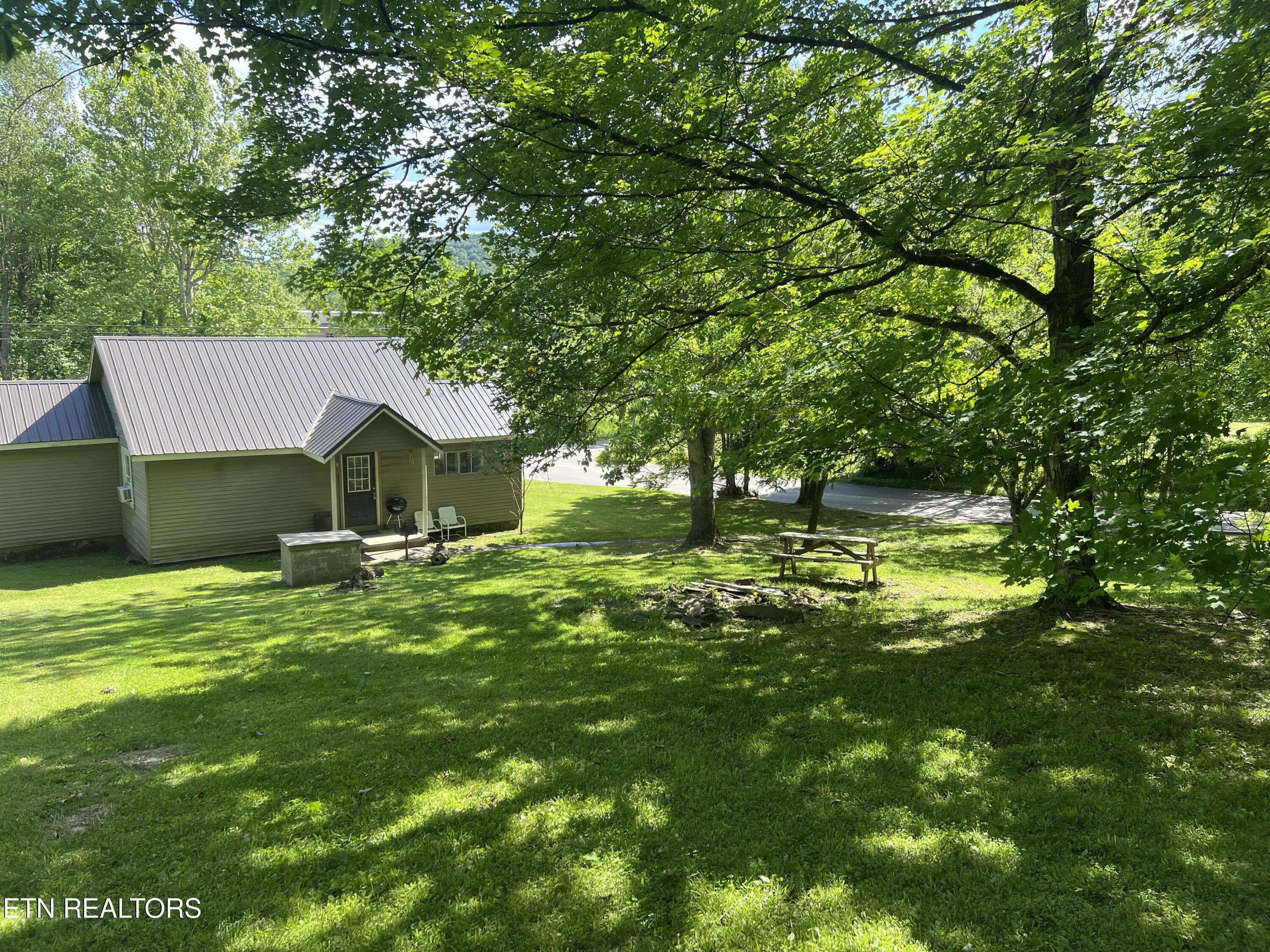 2045 Winona Road Rd