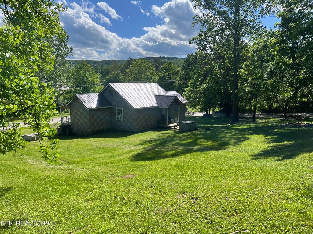Photo of 2045 Winona Road Rd, Huntsville, TN 37756 (MLS # 1302108)