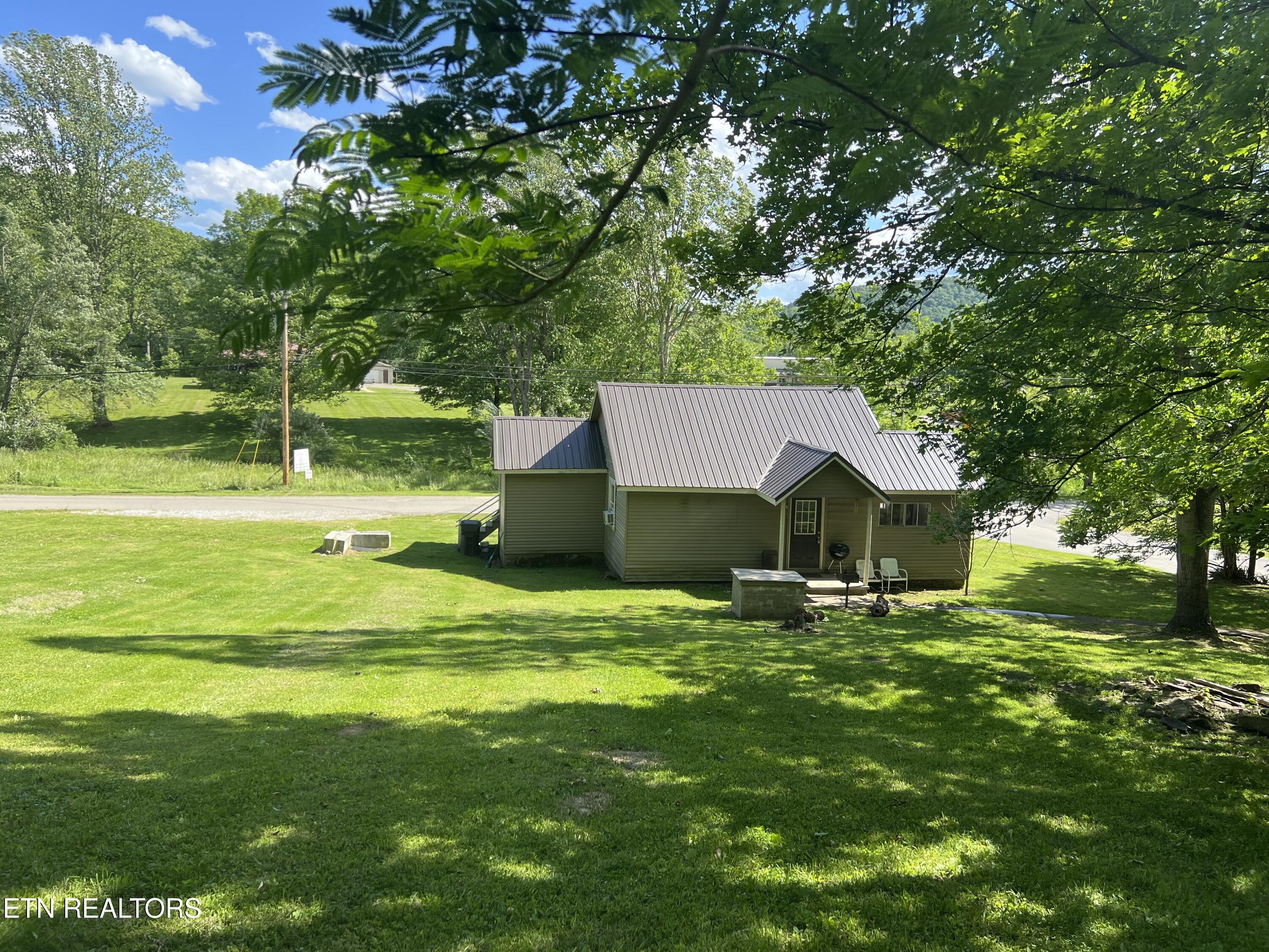 2045 Winona Road Rd