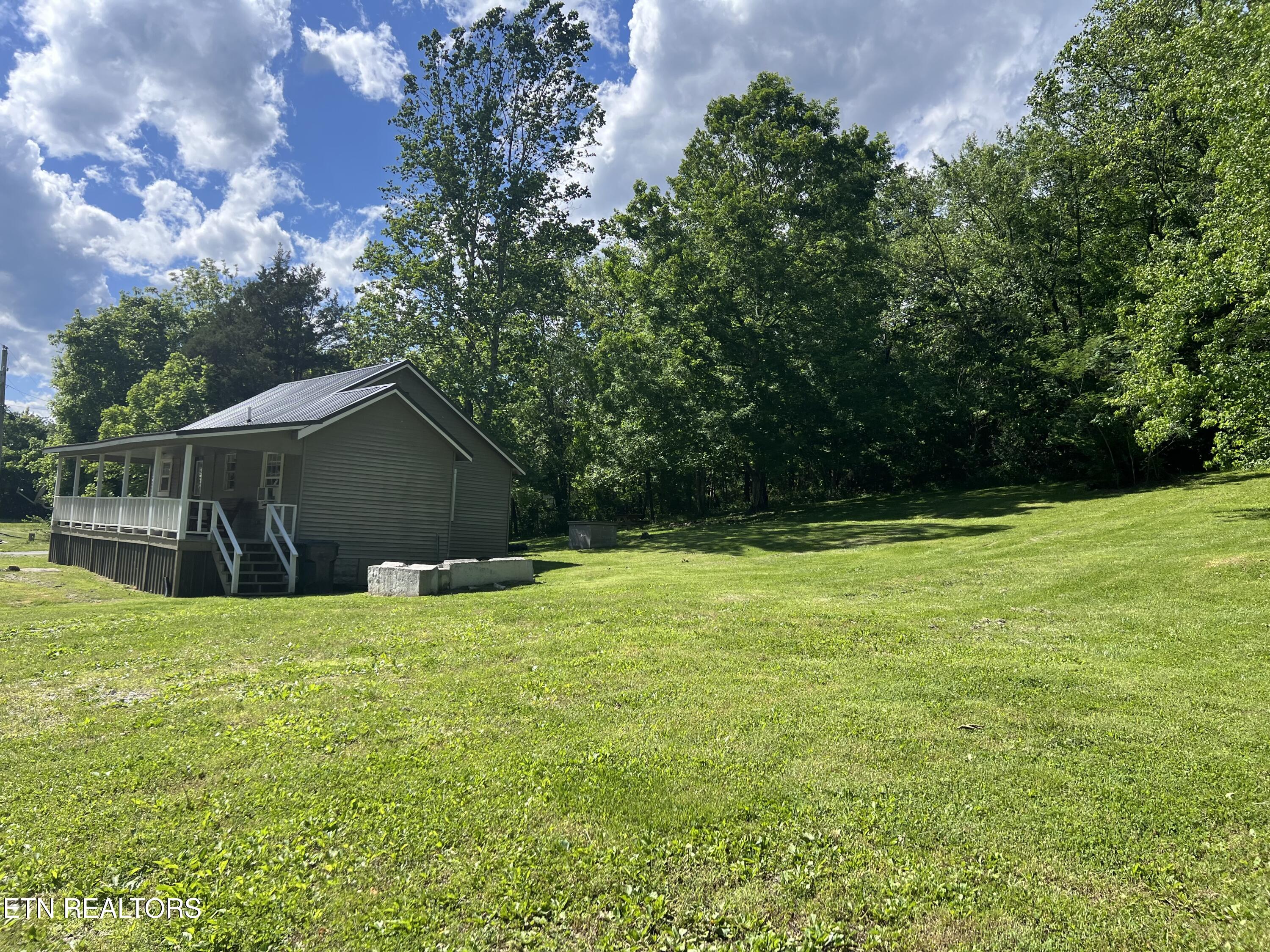 2045 Winona Road Rd