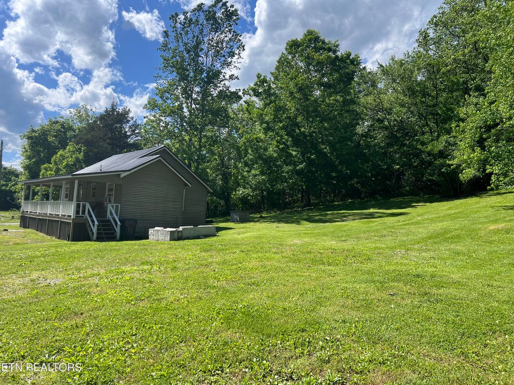 Photo of 2045 Winona Road Rd, Huntsville, TN 37756 (MLS # 1302108)