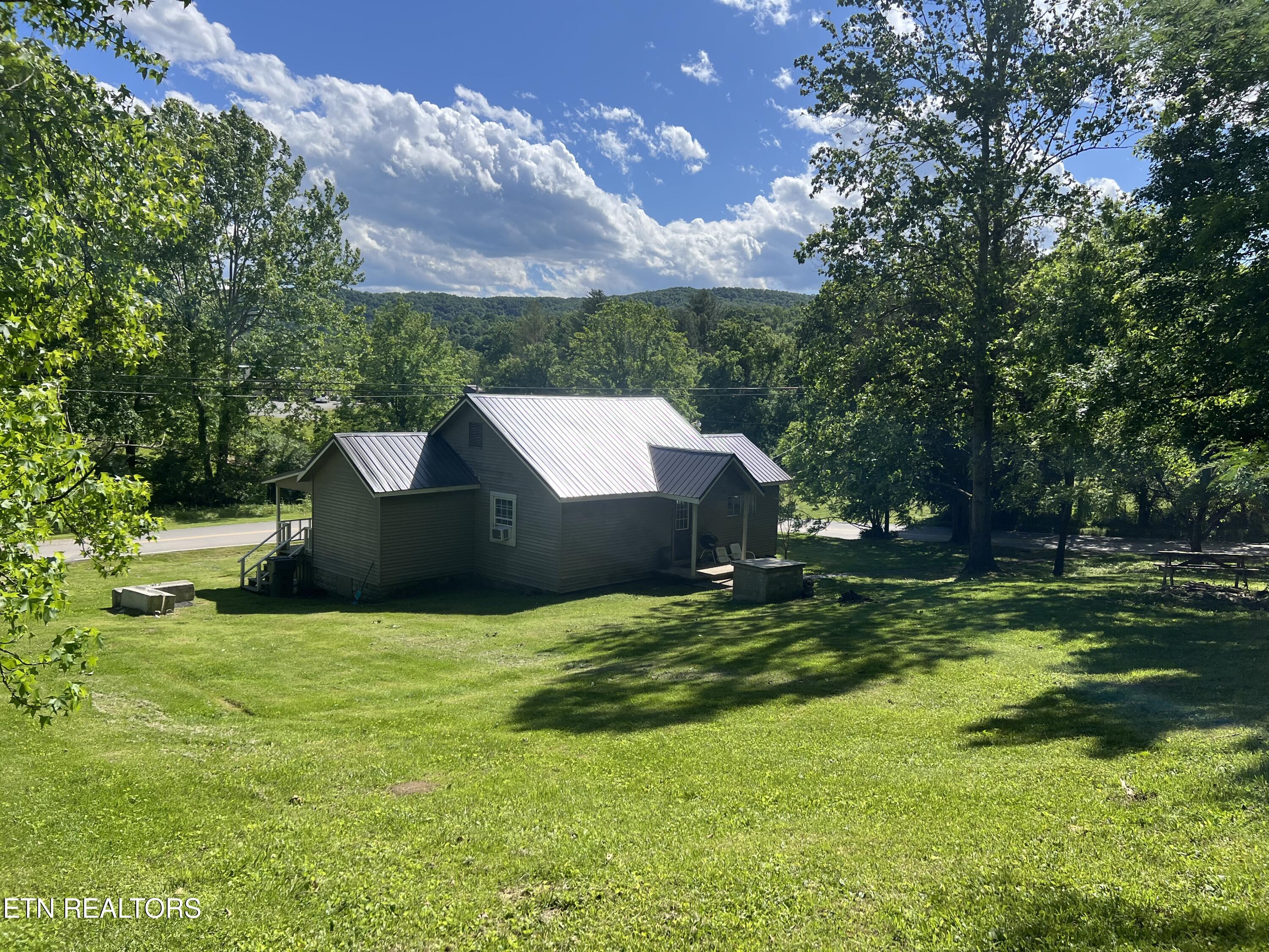 2045 Winona Road Rd