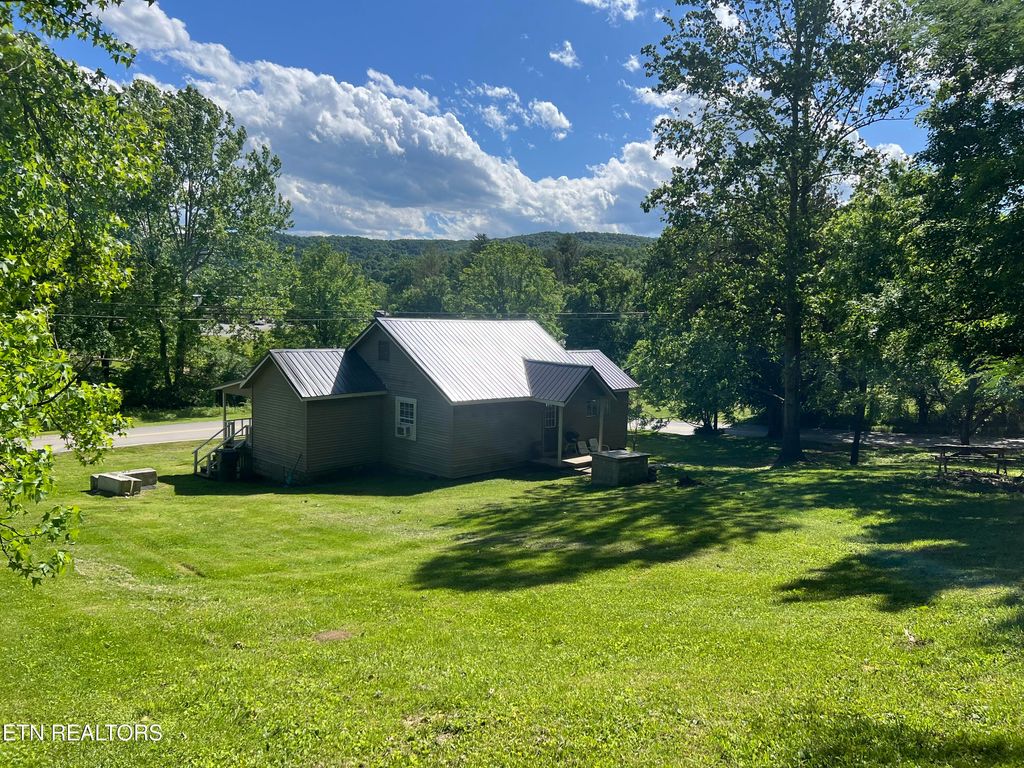 Photo of 2045 Winona Road Rd, Huntsville, TN 37756 (MLS # 1302108)