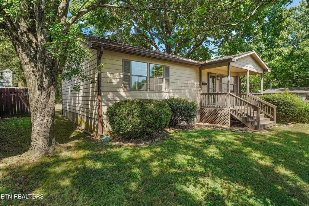 Photo of 413 E Oldham Ave, Knoxville, TN 37917 (MLS # 1355026)