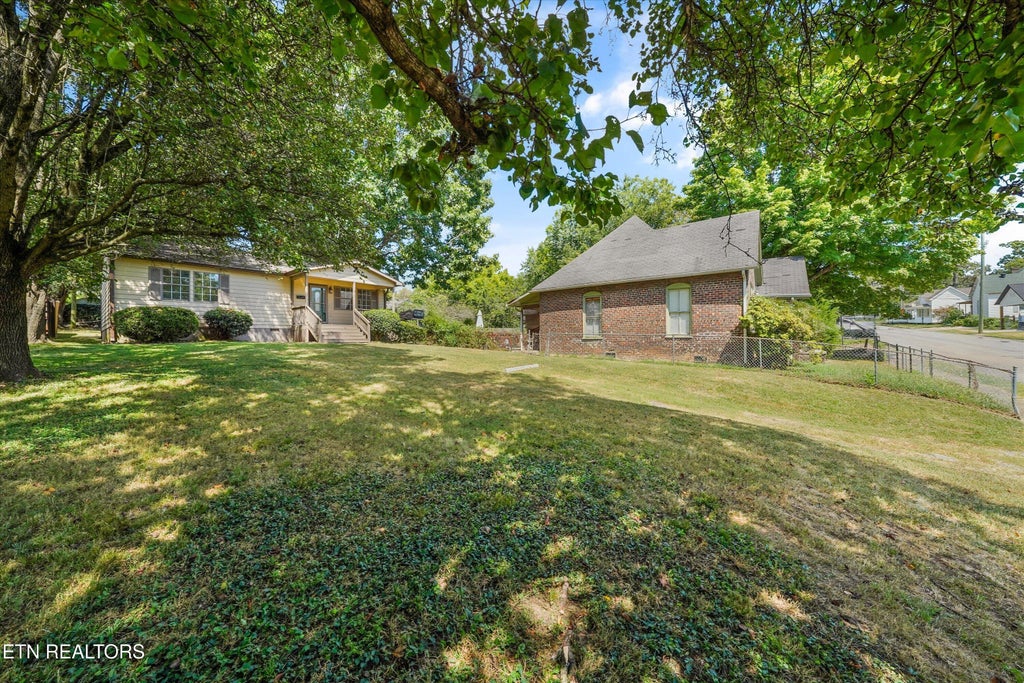 Photo of 413 E Oldham Ave, Knoxville, TN 37917 (MLS # 1355026)