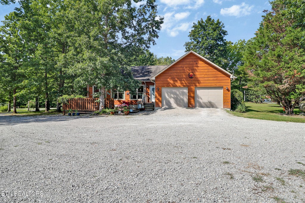 Photo of 618 Ridge Top Drive, Jamestown, TN 38556 (MLS # 1356286)