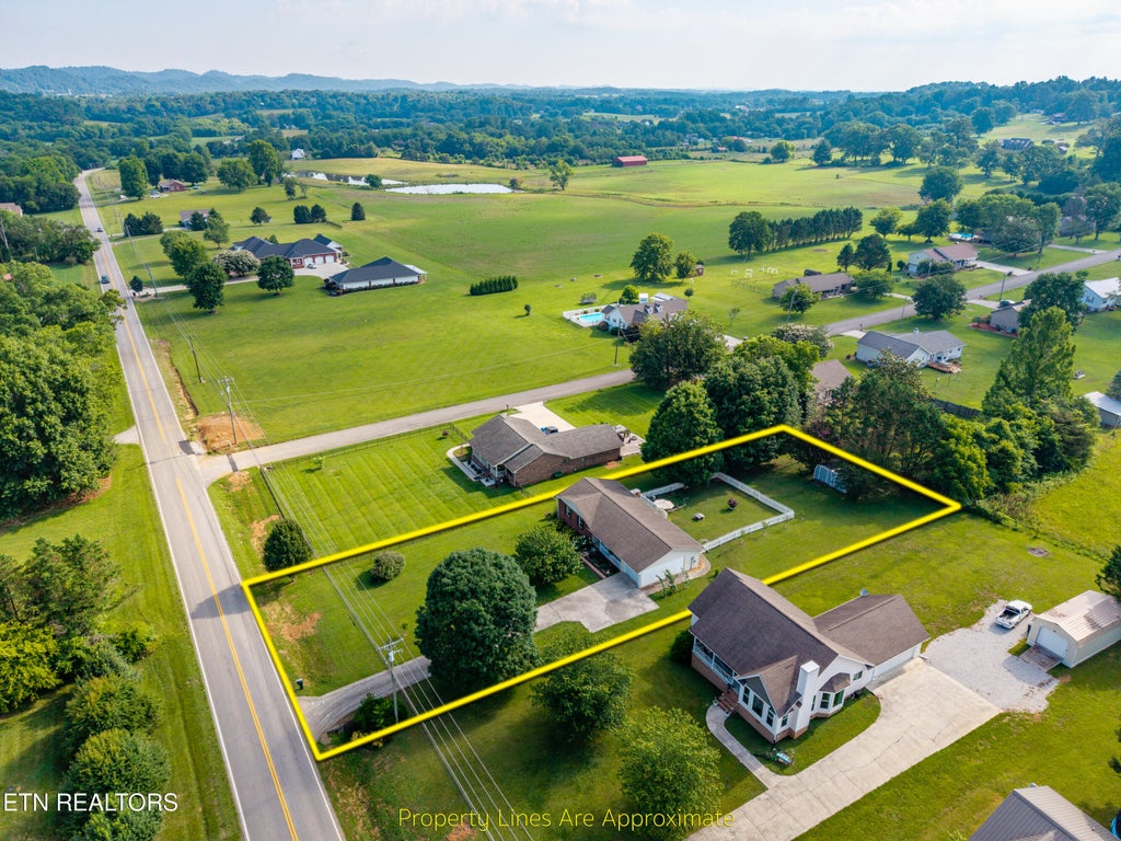 Photo of 548 Hiwassee Rd, Madisonville, TN 37354 (MLS # 1344605)