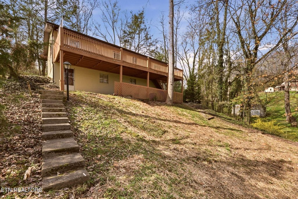 Photo of 427 Sherwood Estates Circle, Clinton, TN 37716 (MLS # 1333634)