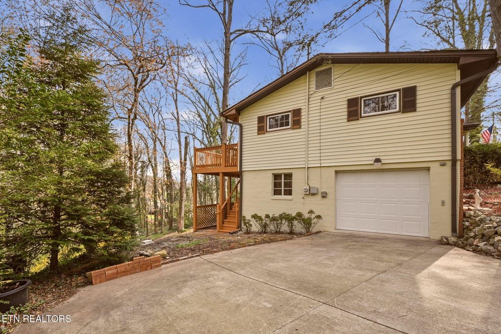 Photo of 427 Sherwood Estates Circle, Clinton, TN 37716 (MLS # 1333634)