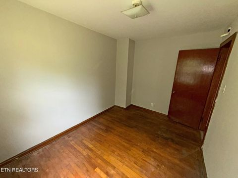 Tiny photo for 606 S 13th St, LaFollette, TN 37766 (MLS # 1341588)