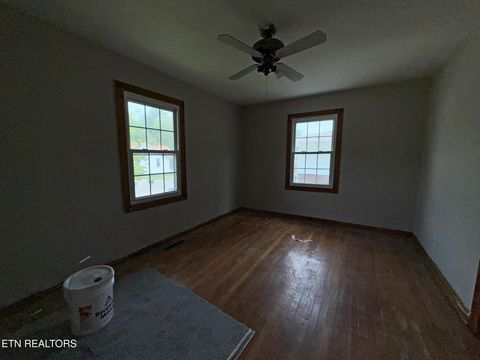 Tiny photo for 606 S 13th St, LaFollette, TN 37766 (MLS # 1341588)