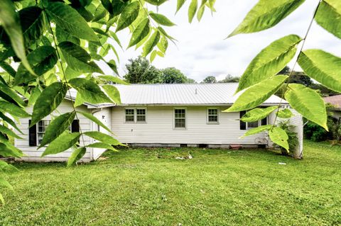 Tiny photo for 606 S 13th St, LaFollette, TN 37766 (MLS # 1341588)