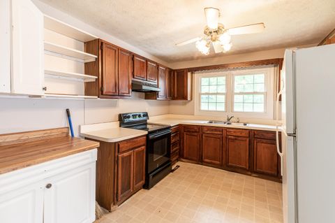 Tiny photo for 606 S 13th St, LaFollette, TN 37766 (MLS # 1341588)