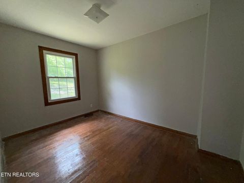 Tiny photo for 606 S 13th St, LaFollette, TN 37766 (MLS # 1341588)