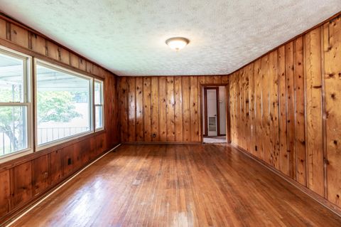 Tiny photo for 606 S 13th St, LaFollette, TN 37766 (MLS # 1341588)