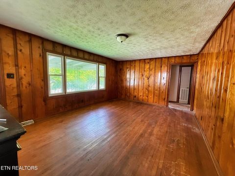 Tiny photo for 606 S 13th St, LaFollette, TN 37766 (MLS # 1341588)