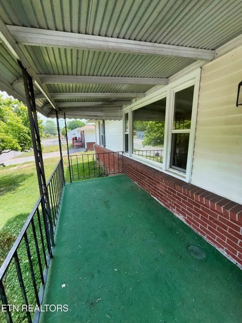 Tiny photo for 606 S 13th St, LaFollette, TN 37766 (MLS # 1341588)