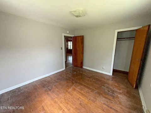 Tiny photo for 606 S 13th St, LaFollette, TN 37766 (MLS # 1341588)