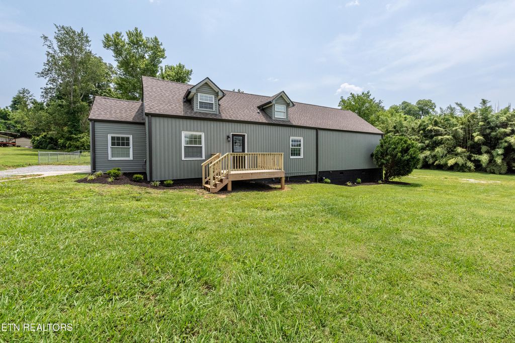 Photo of 957 W Hunt Rd Rd, Alcoa, TN 37701 (MLS # 1304582)